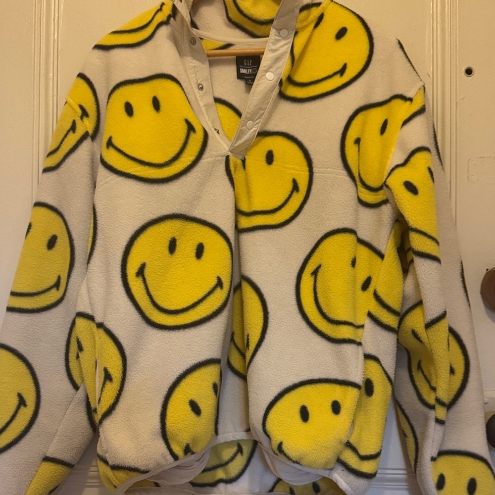 GAP Smiley Fleece Pullover in Cream and Yellow